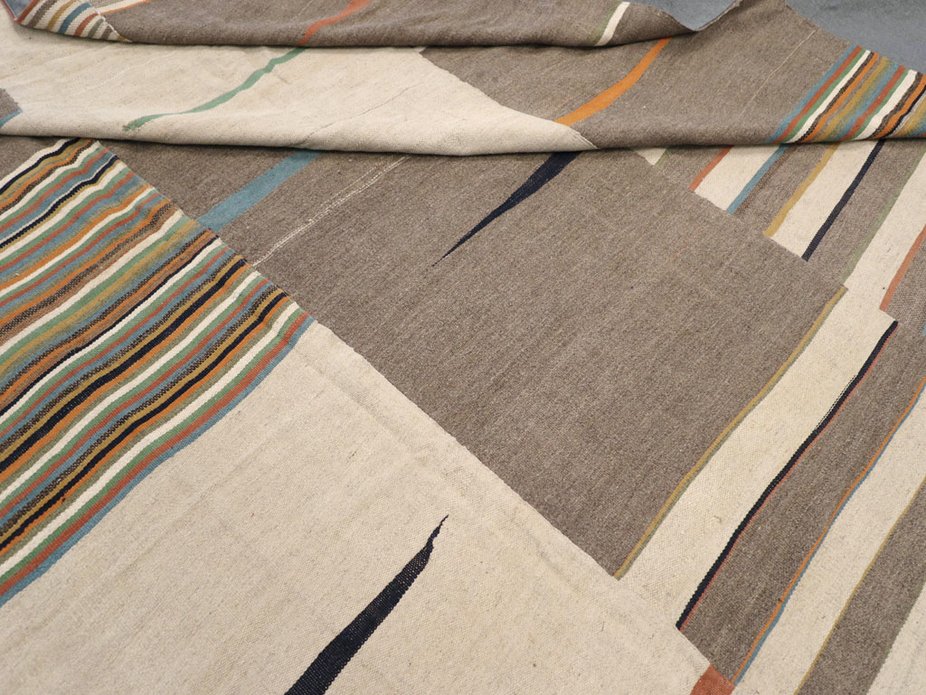 Modern Turkish Flatweave Room Size Carpet, No.31427 - Galerie Shabab