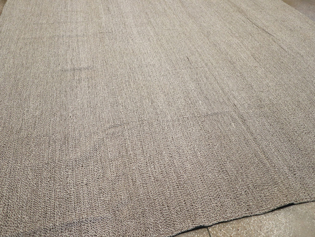 Vintage Turkish Flatweave Kilim Room Size Carpet, No.31428 - Galerie Shabab