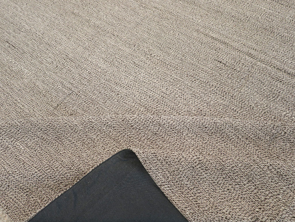 Vintage Turkish Flatweave Kilim Room Size Carpet, No.31428 - Galerie Shabab