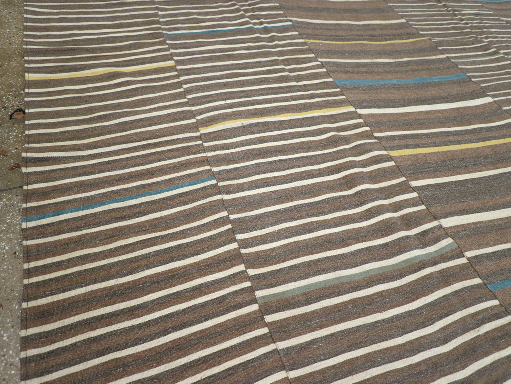 Modern Turkish Flatweave Large Room Size Carpet, No.31435 - Galerie Shabab