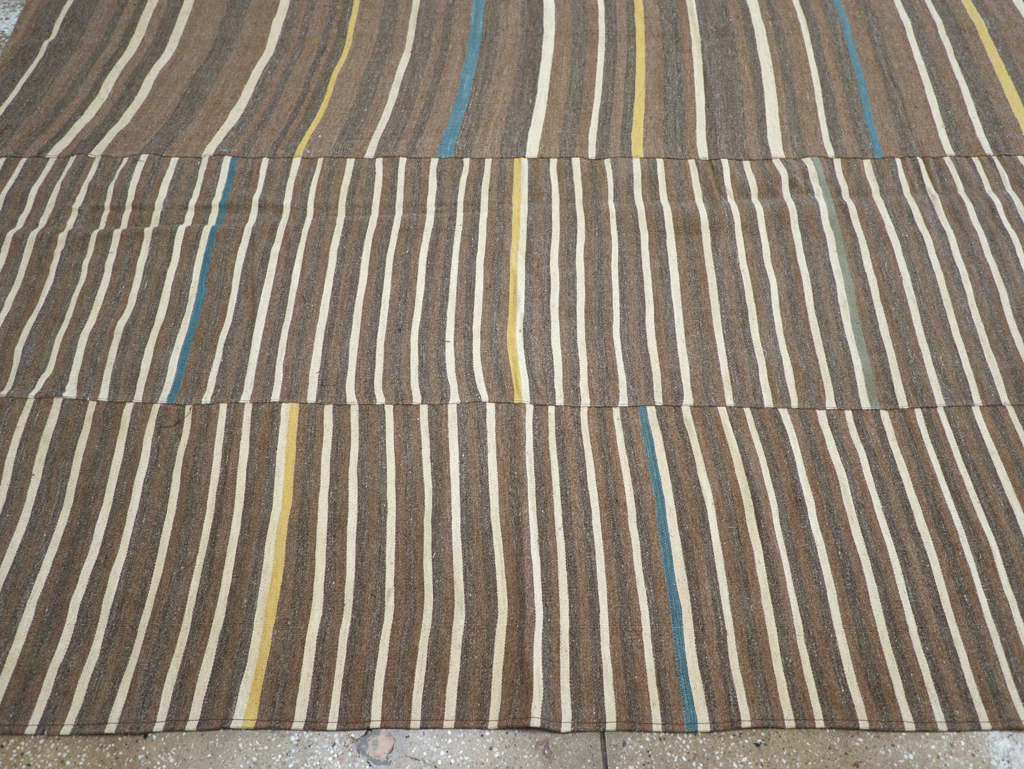 Modern Turkish Flatweave Large Room Size Carpet, No.31435 - Galerie Shabab