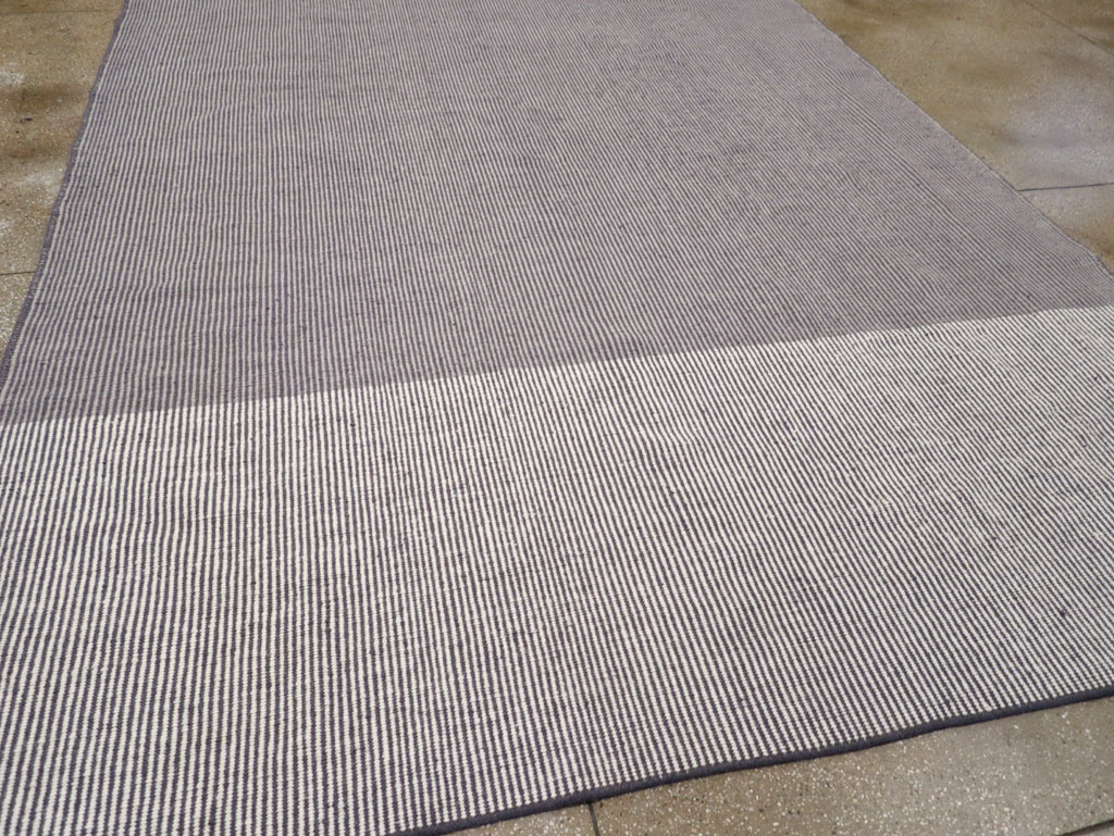Contemporary Turkish Flatweave Room Size Carpet, No.31447 - Galerie Shabab