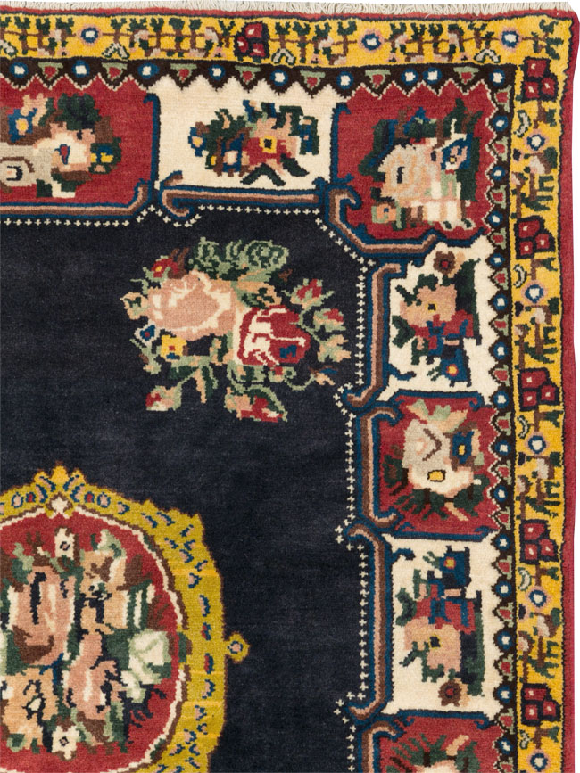 Vintage Persian Bakhtiari Throw Rug, No.31449 - Galerie Shabab