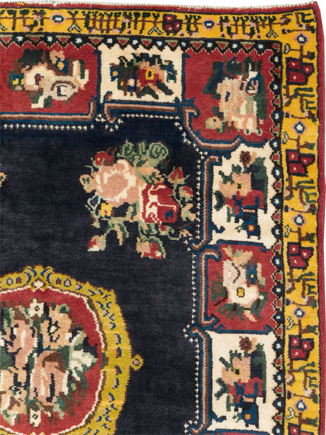 Vintage Persian Bakhtiari Throw Rug, No.31449 - Galerie Shabab