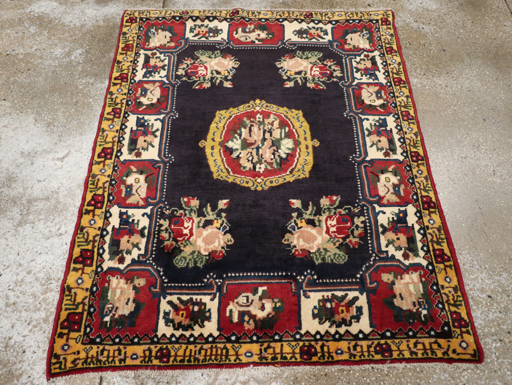 Vintage Persian Bakhtiari Throw Rug, No.31449 - Galerie Shabab