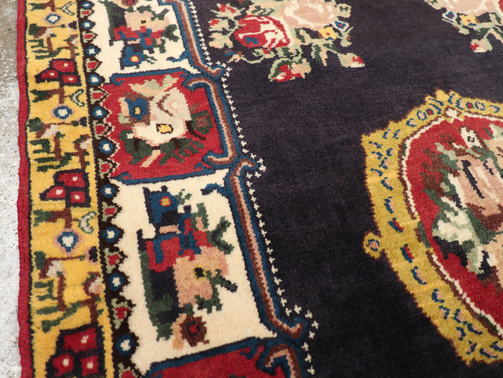 Vintage Persian Bakhtiari Throw Rug, No.31449 - Galerie Shabab