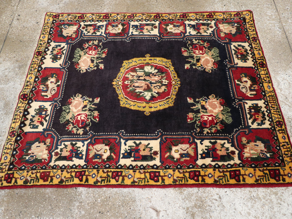 Vintage Persian Bakhtiari Throw Rug, No.31449 - Galerie Shabab