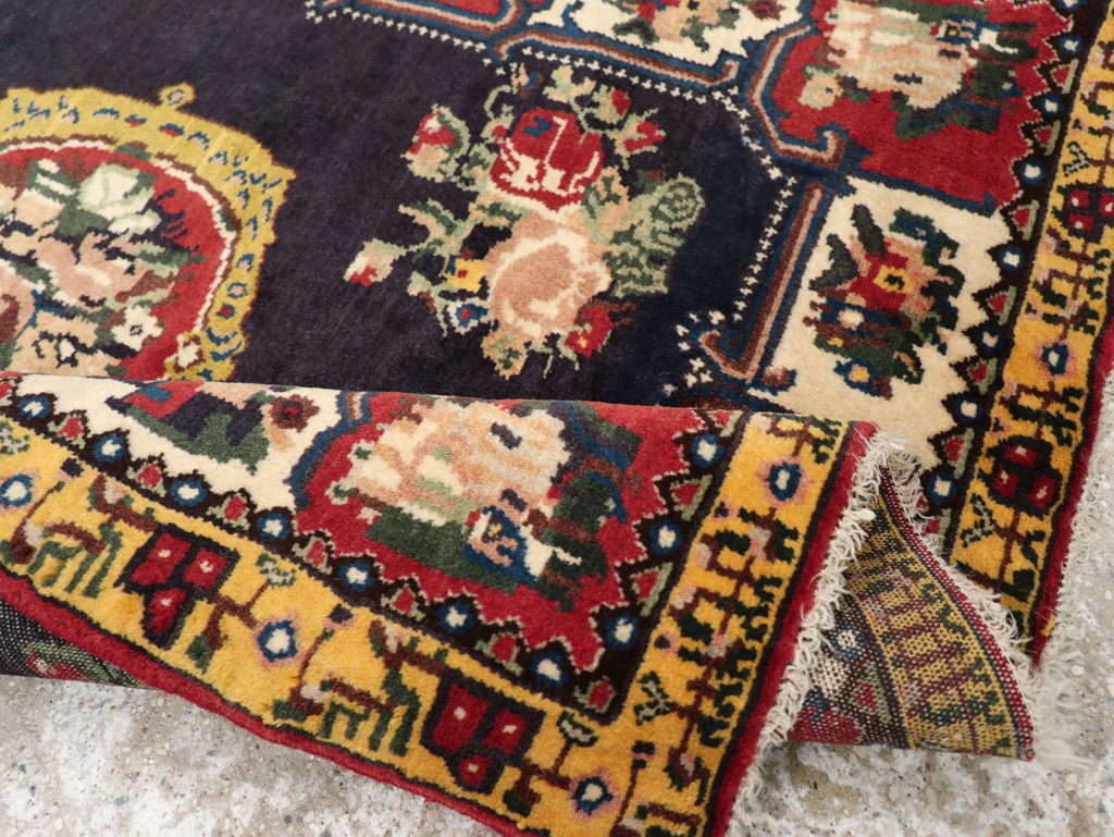 Vintage Persian Bakhtiari Throw Rug, No.31449 - Galerie Shabab