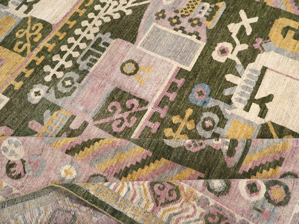 Modern East Turkestan Vase Khotan Room Size Carpet, No.31457 - Galerie Shabab