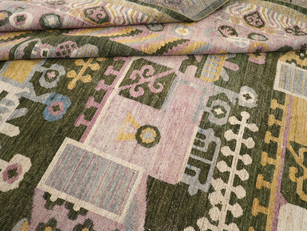 Modern East Turkestan Vase Khotan Room Size Carpet, No.31457 - Galerie Shabab