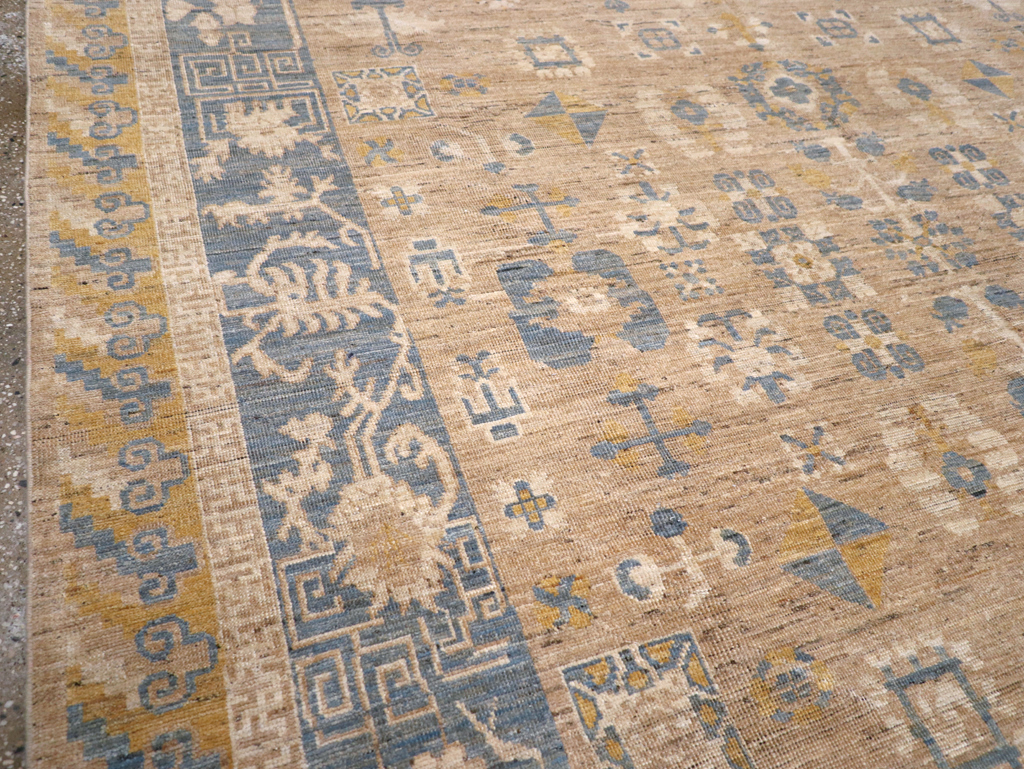 Modern East Turkestan Khotan Room Size Carpet, No.31458 - Galerie Shabab