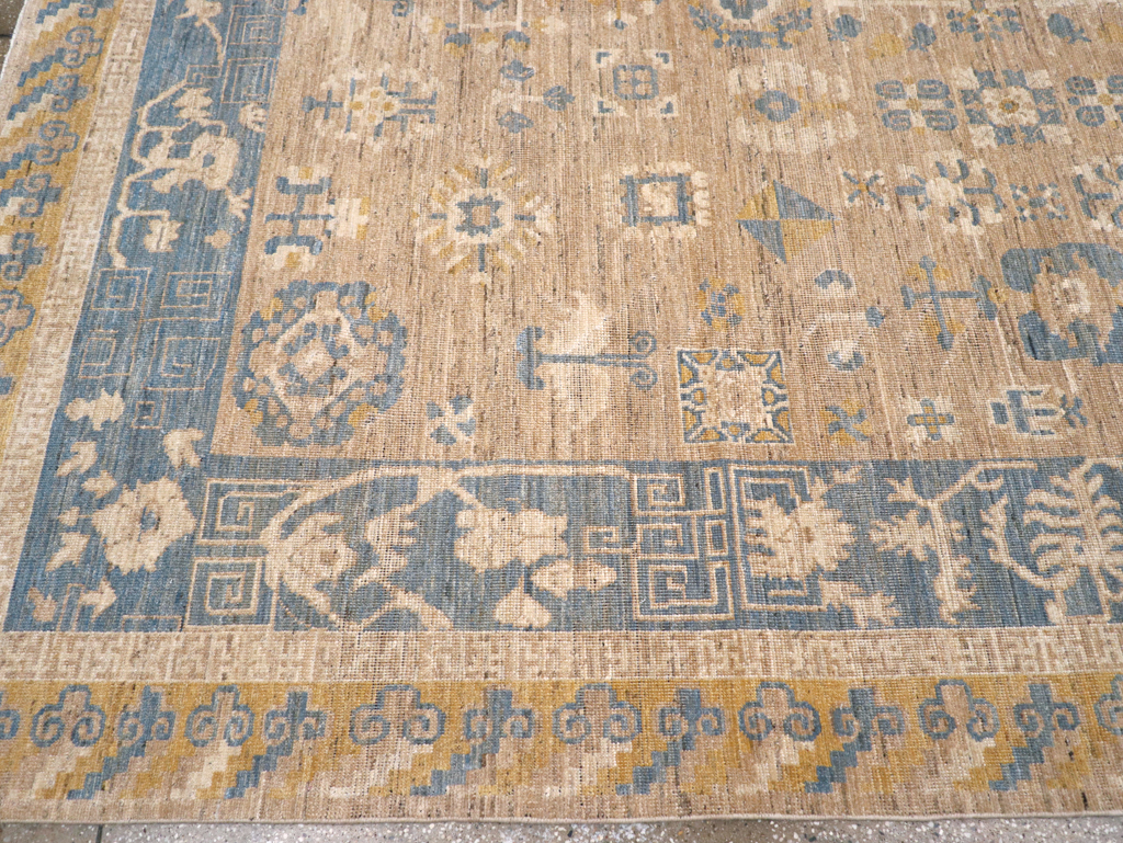 Modern East Turkestan Khotan Room Size Carpet, No.31458 - Galerie Shabab