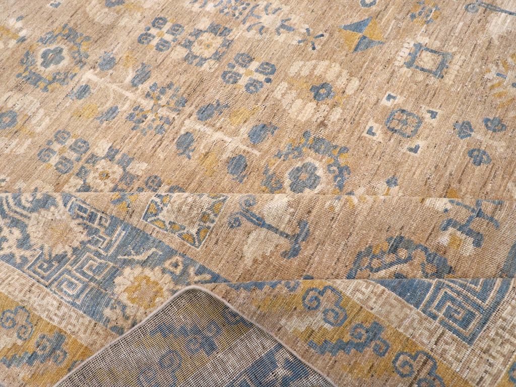 Modern East Turkestan Khotan Room Size Carpet, No.31458 - Galerie Shabab