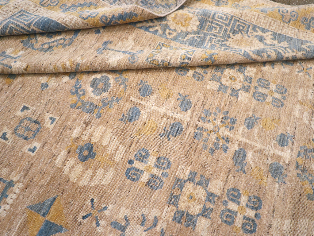 Modern East Turkestan Khotan Room Size Carpet, No.31458 - Galerie Shabab