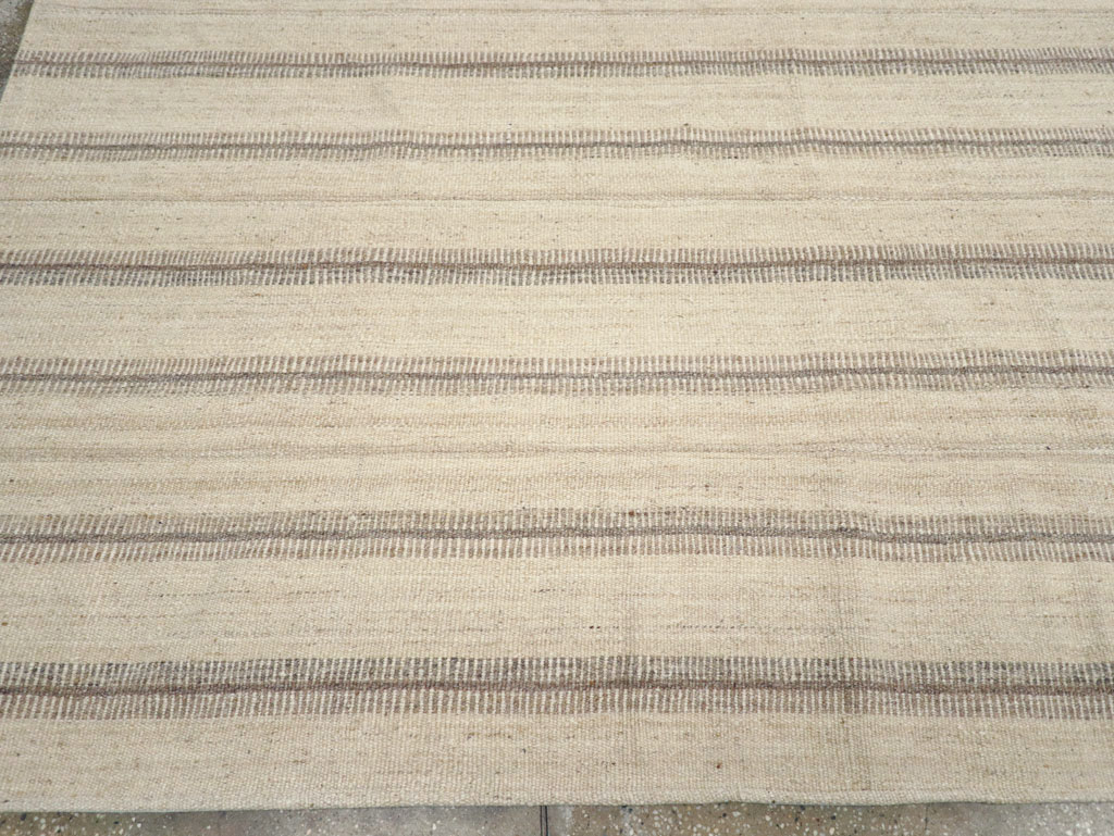 Vintage Turkish Flatweave Kilim Room Size Carpet, No.31464 - Galerie Shabab