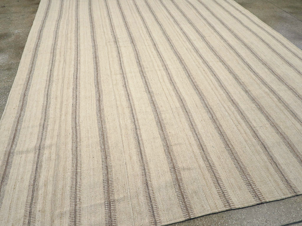 Vintage Turkish Flatweave Kilim Room Size Carpet, No.31464 - Galerie Shabab