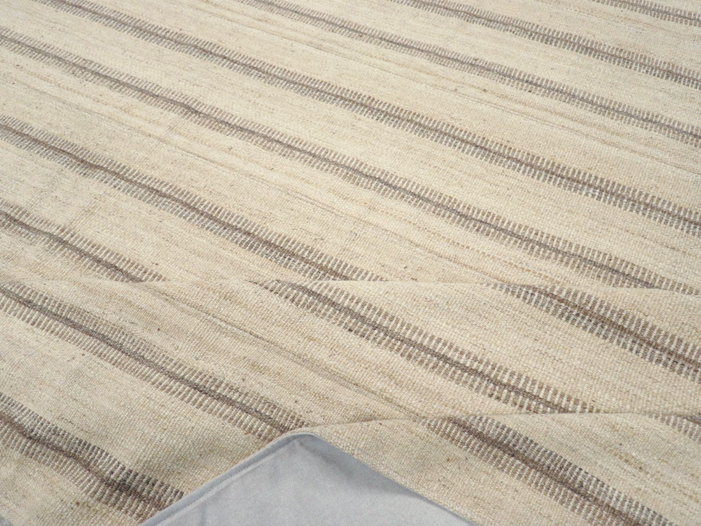 Vintage Turkish Flatweave Kilim Room Size Carpet, No.31464 - Galerie Shabab