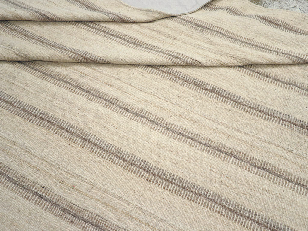 Vintage Turkish Flatweave Kilim Room Size Carpet, No.31464 - Galerie Shabab