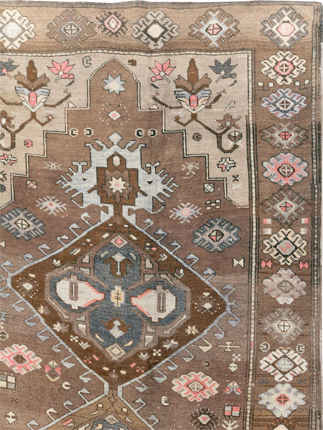 Vintage Turkish Anatolian Tribal Room Size Carpet, No.31467 - Galerie Shabab