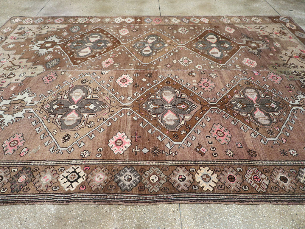 Vintage Turkish Anatolian Tribal Room Size Carpet, No.31467 - Galerie Shabab