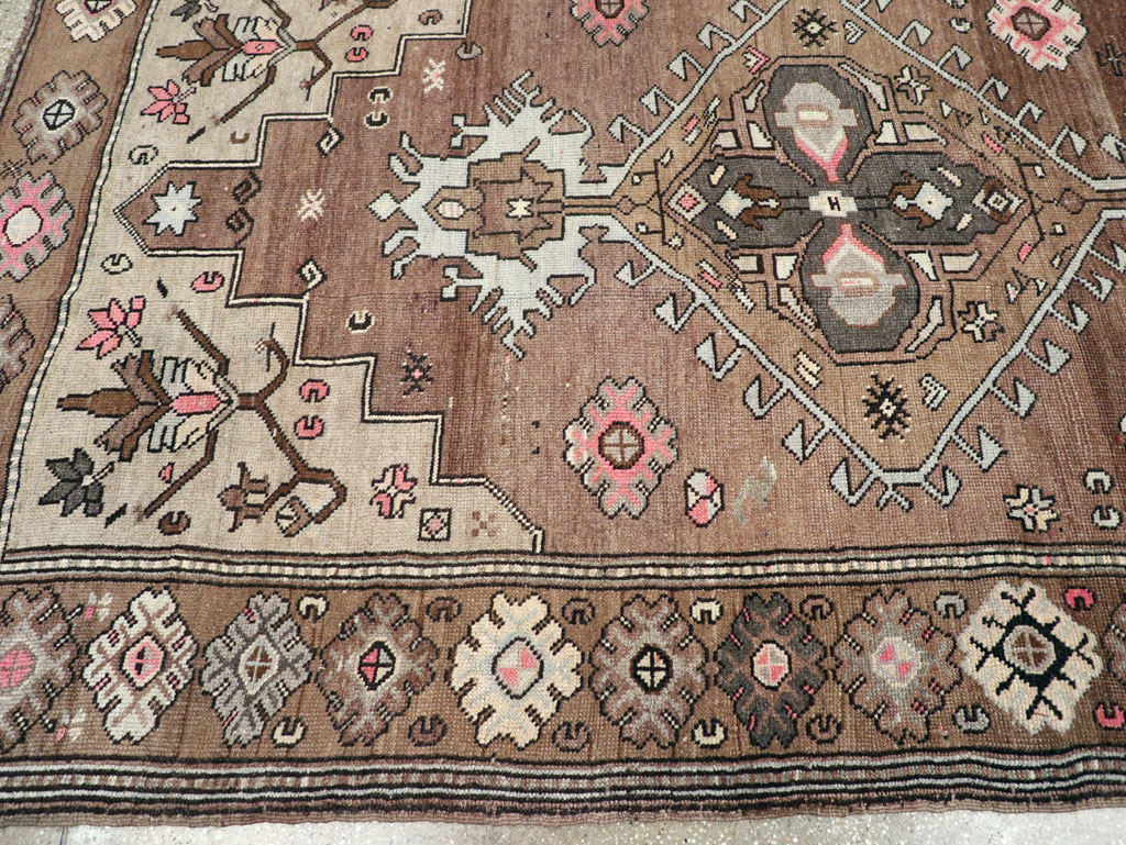 Vintage Turkish Anatolian Tribal Room Size Carpet, No.31467 - Galerie Shabab