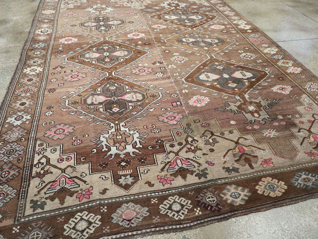 Vintage Turkish Anatolian Tribal Room Size Carpet, No.31467 - Galerie Shabab