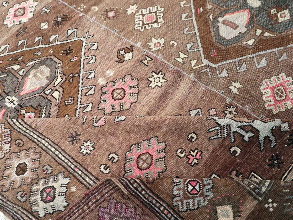 Vintage Turkish Anatolian Tribal Room Size Carpet, No.31467 - Galerie Shabab