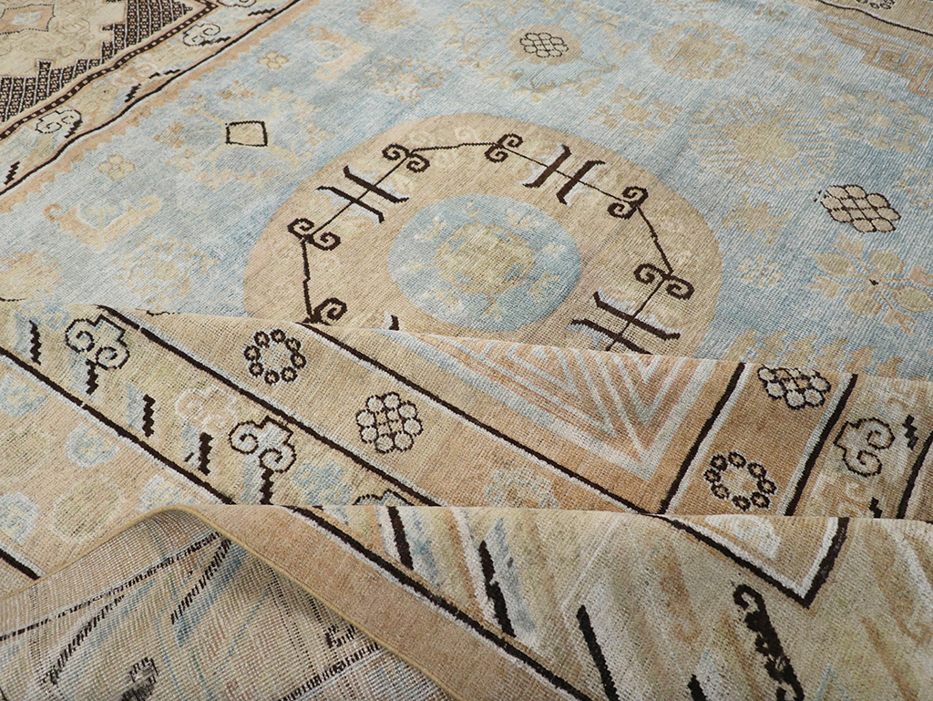 Antique East Turkestan Khotan Large Carpet, No.31472 - Galerie Shabab