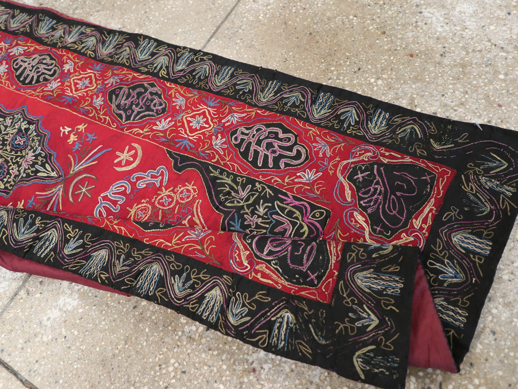Vintage Indian Embroidered Wall Hanging Textile Runner, No.31478 - Galerie Shabab