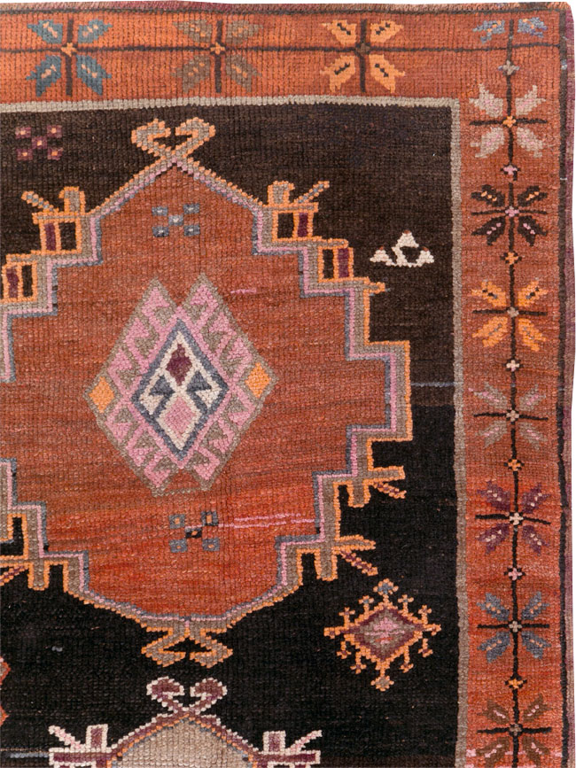 Vintage Turkish Anatolian Small Room Size Carpet, No.31479 - Galerie Shabab
