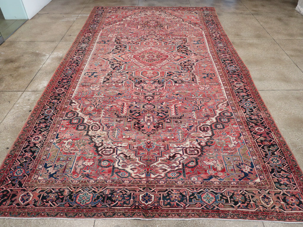 Antique Persian Heriz Large Carpet, No.31493 - Galerie Shabab