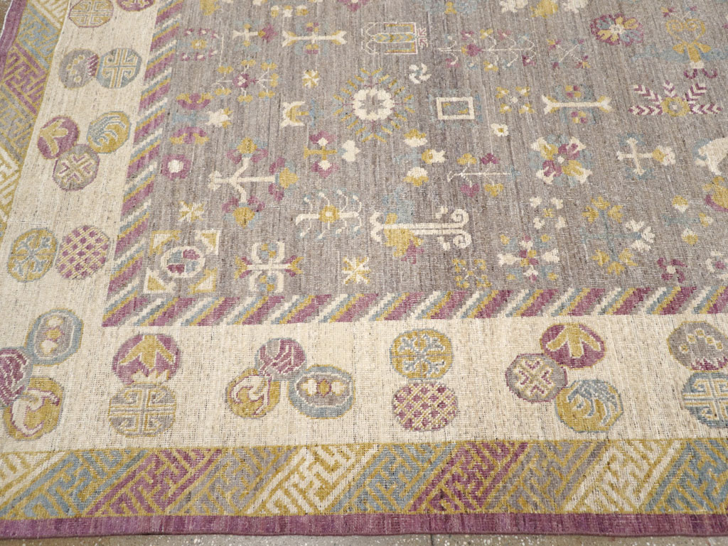 Modern East Turkestan Khotan Room Size Carpet, No.31496 - Galerie Shabab
