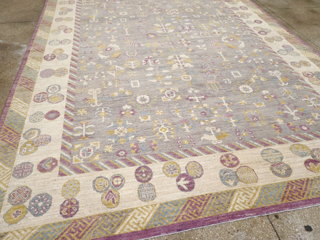Modern East Turkestan Khotan Room Size Carpet, No.31496 - Galerie Shabab