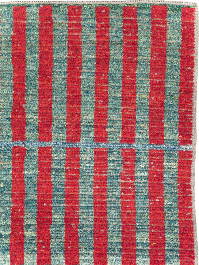 Contemporary Turkish Art Deco Style Accent Carpet, No.31500 - Galerie Shabab