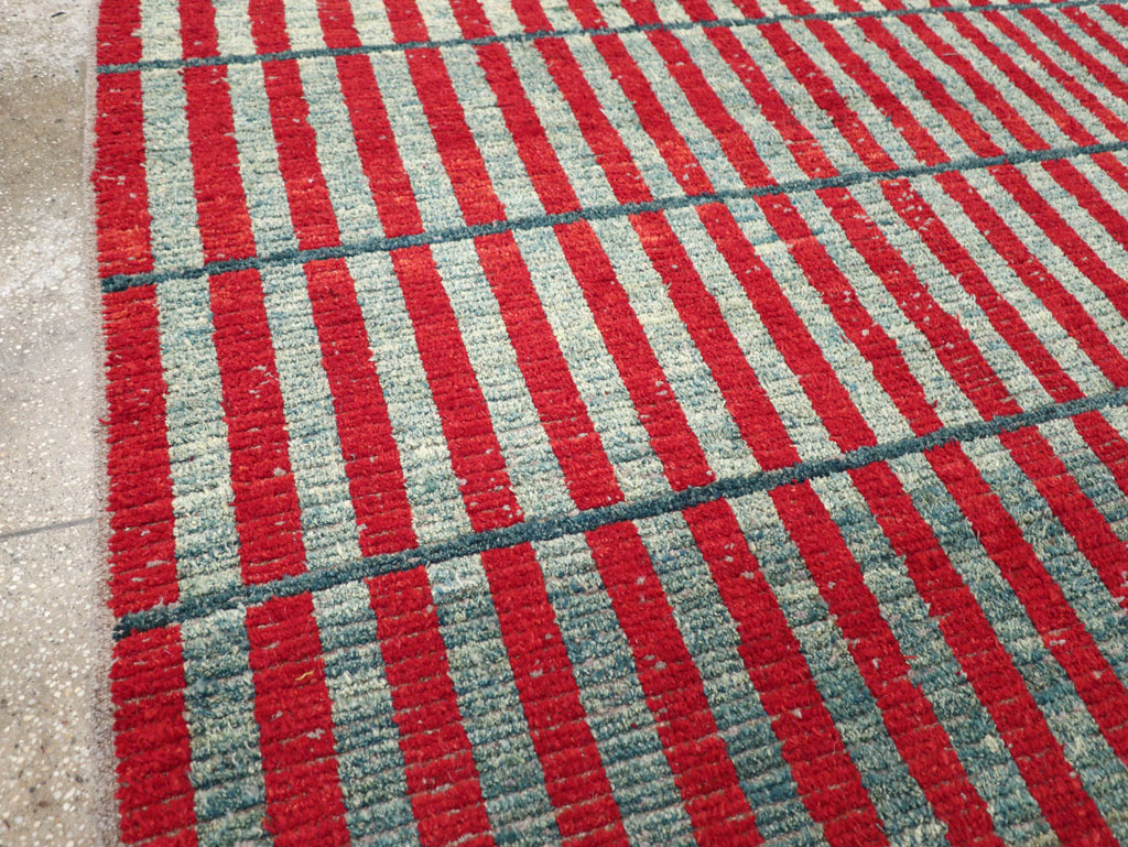 Contemporary Turkish Art Deco Style Accent Carpet, No.31500 - Galerie Shabab