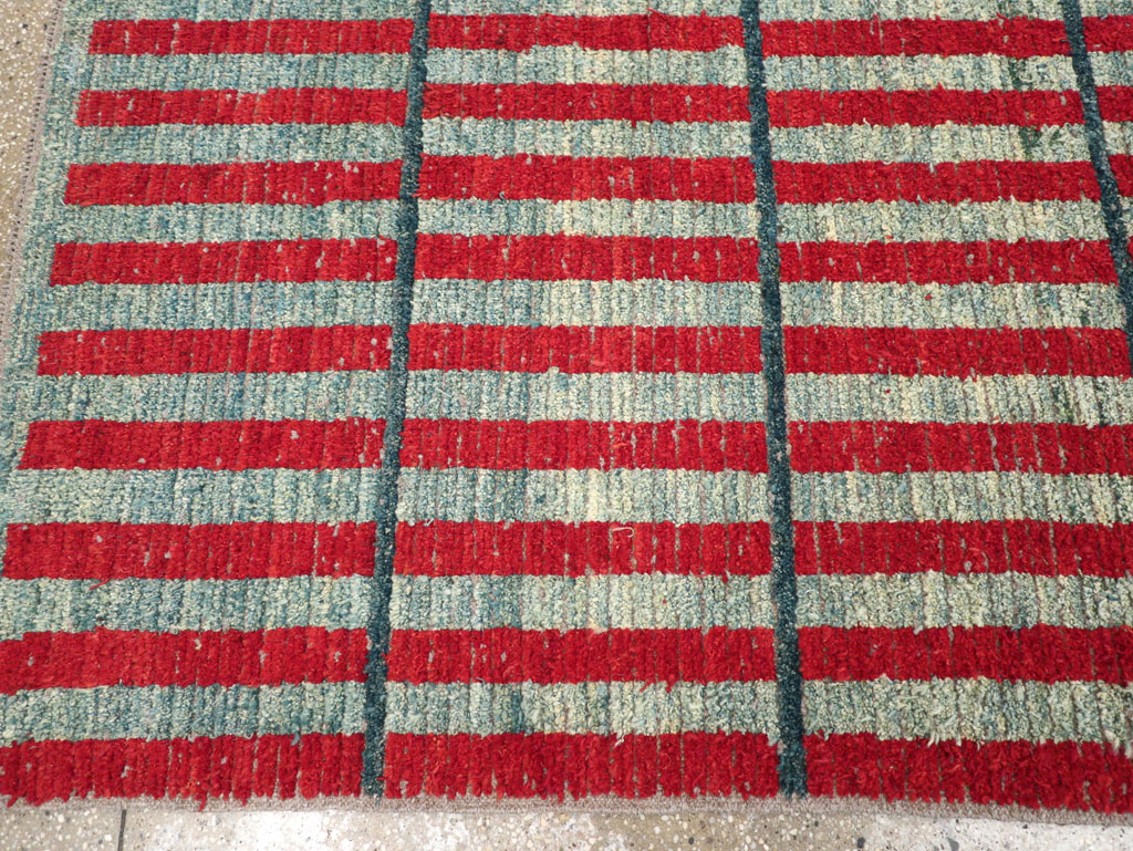 Contemporary Turkish Art Deco Style Accent Carpet, No.31500 - Galerie Shabab