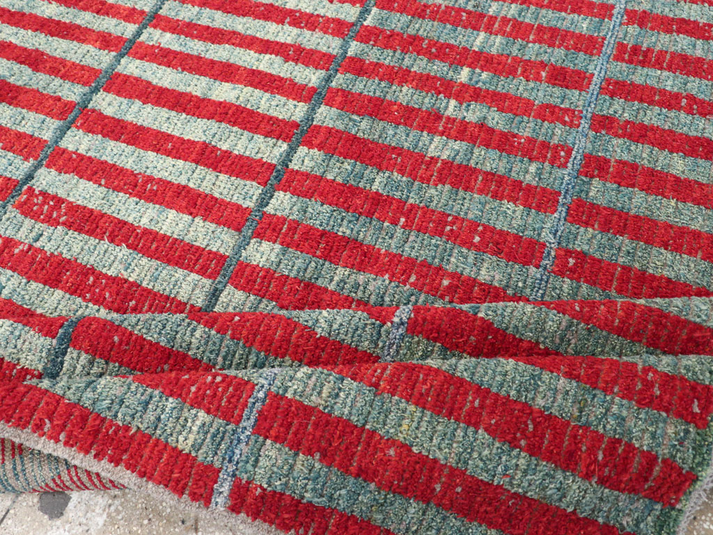 Contemporary Turkish Art Deco Style Accent Carpet, No.31500 - Galerie Shabab