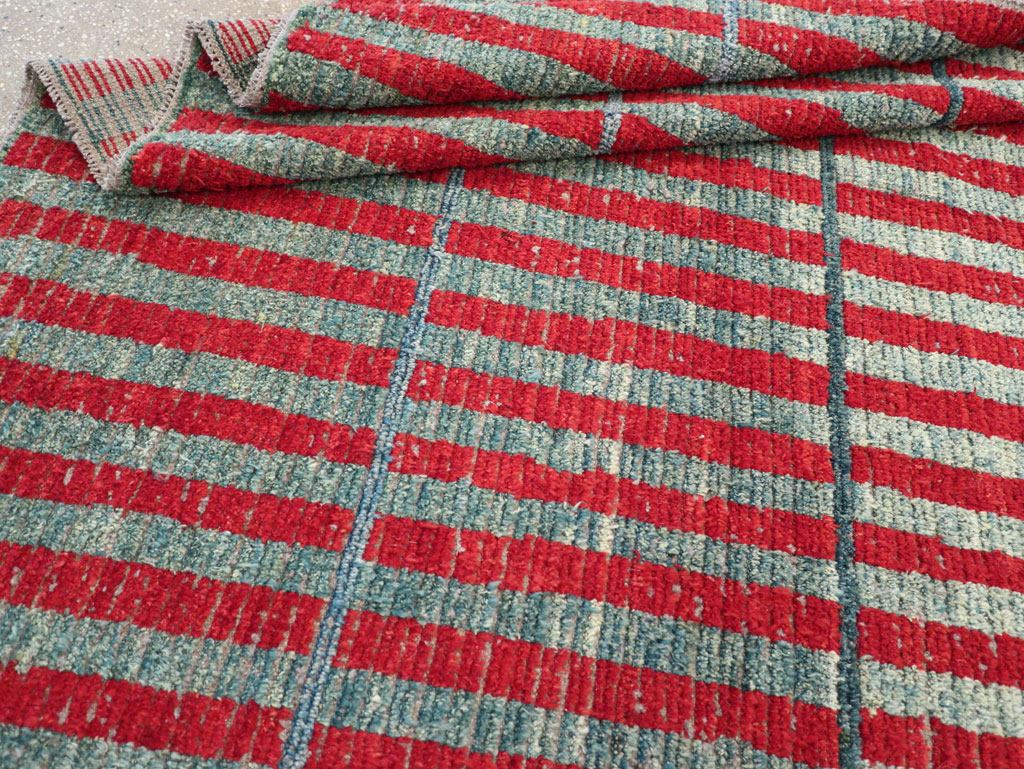 Contemporary Turkish Art Deco Style Accent Carpet, No.31500 - Galerie Shabab