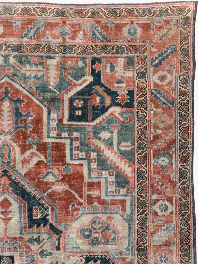 Antique Persian Heriz Accent Rug, No.31508 - Galerie Shabab