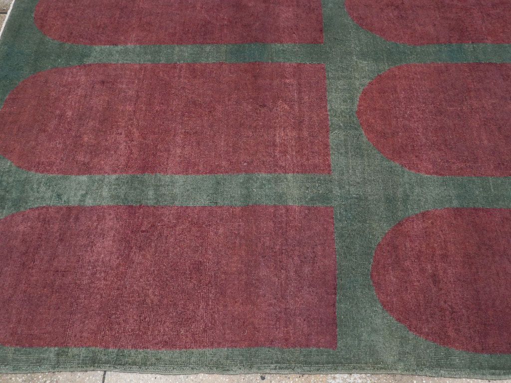 Vintage Turkish Art Deco Style Room Size Carpet, No.31514 - Galerie Shabab