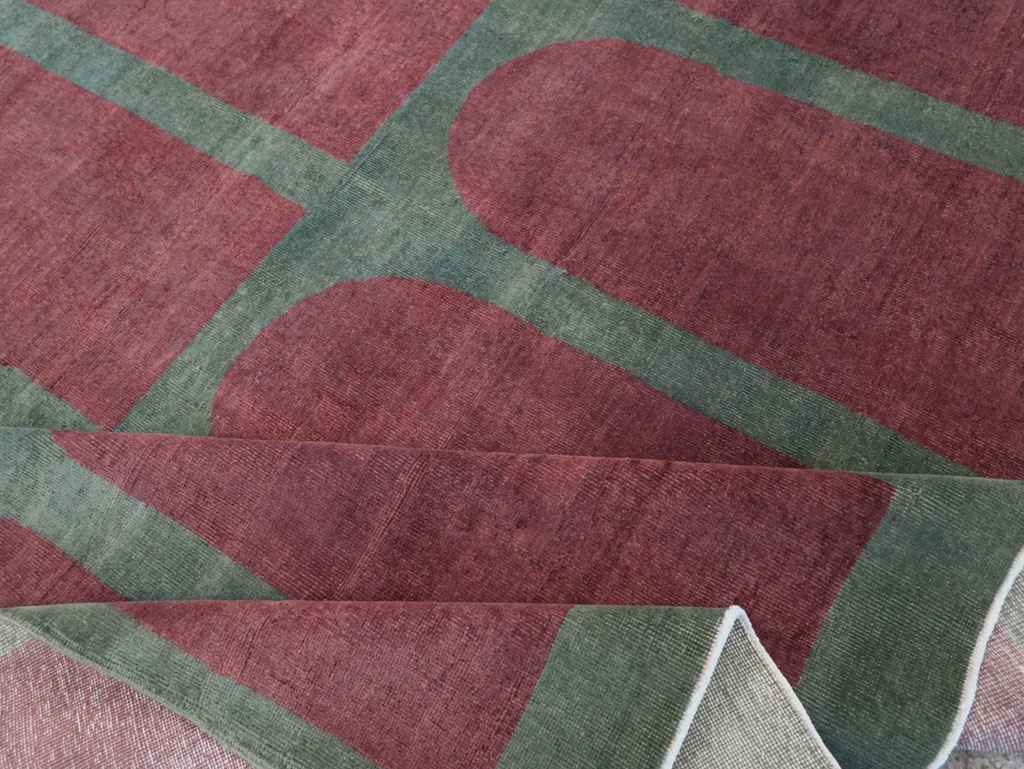 Vintage Turkish Art Deco Style Room Size Carpet, No.31514 - Galerie Shabab