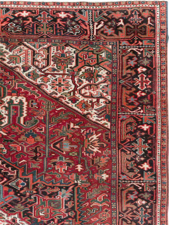 Vintage Persian Heriz Small Room Size Carpet, No.31519 - Galerie Shabab