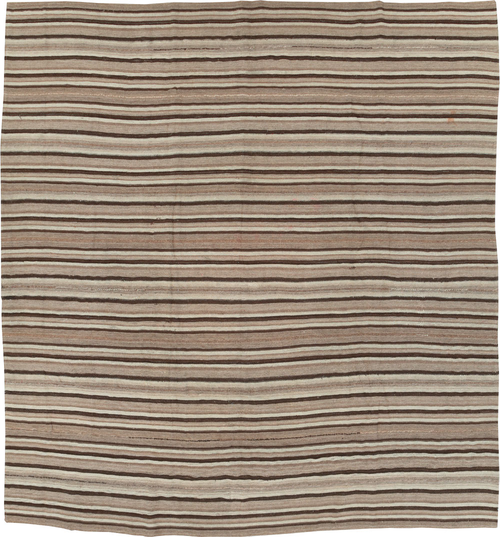 Vintage Turkish Flatweave Kilim Square Room Size Carpet, No.31529 - Galerie Shabab