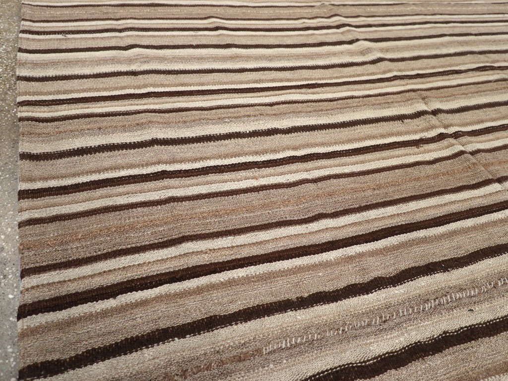 Vintage Turkish Flatweave Kilim Square Room Size Carpet, No.31529 - Galerie Shabab