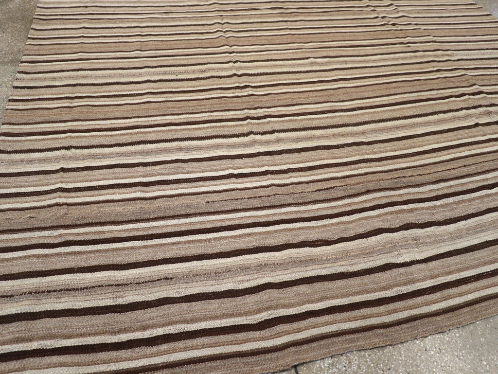 Vintage Turkish Flatweave Kilim Square Room Size Carpet, No.31529 - Galerie Shabab