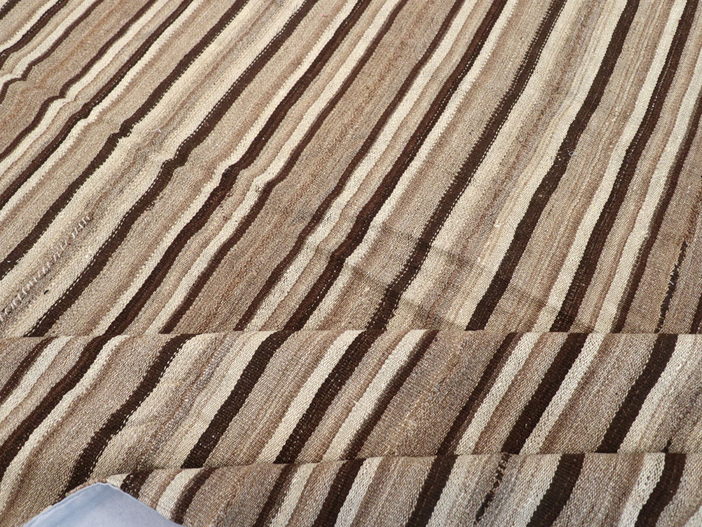 Vintage Turkish Flatweave Kilim Square Room Size Carpet, No.31529 - Galerie Shabab