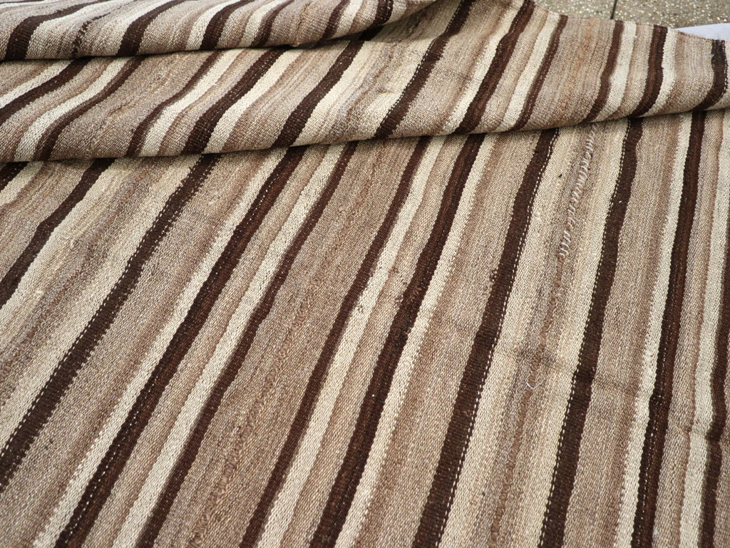 Vintage Turkish Flatweave Kilim Square Room Size Carpet, No.31529 - Galerie Shabab