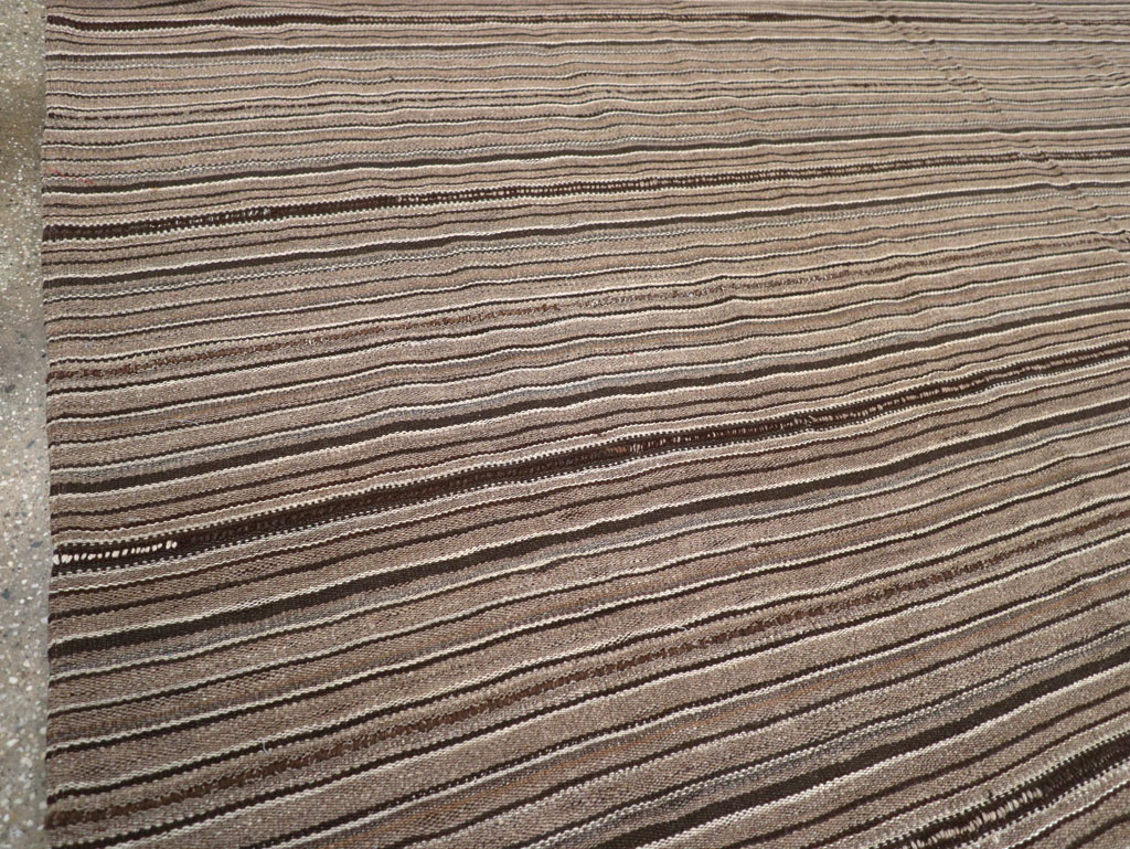 Vintage Turkish Flatweave Kilim Room Size Carpet, No.31530 - Galerie Shabab