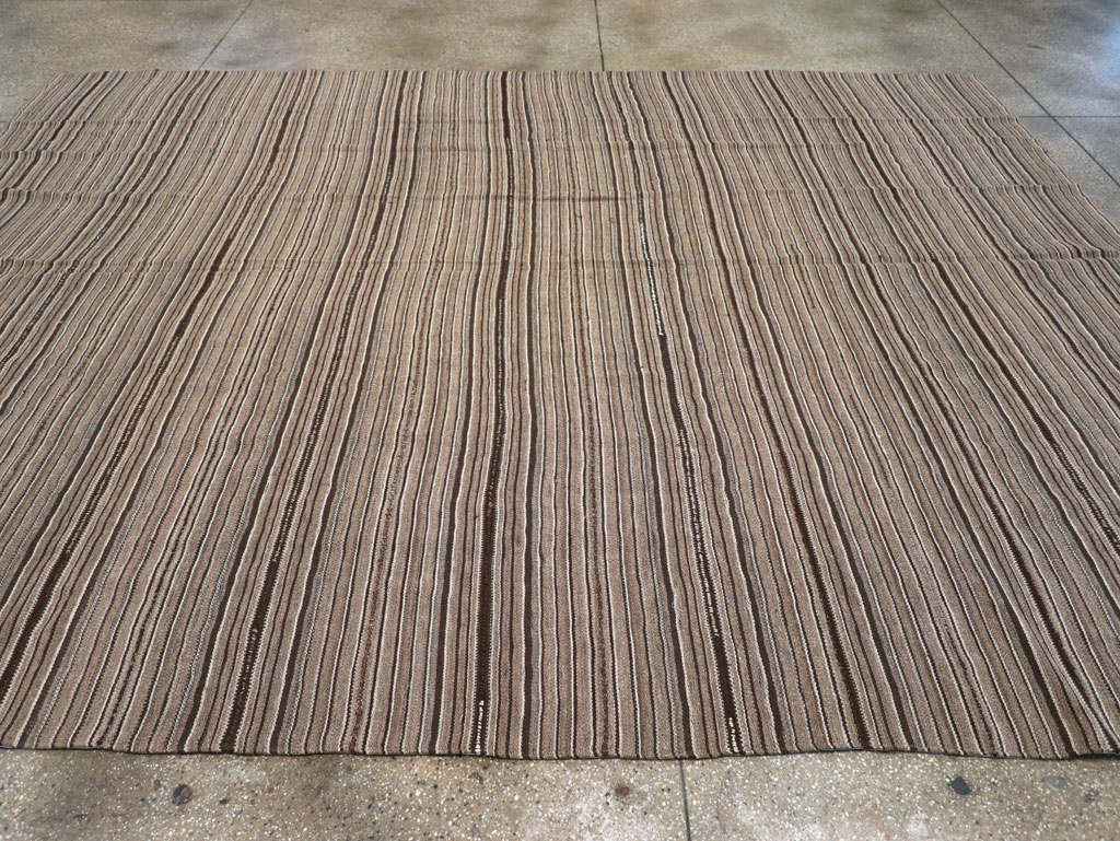 Vintage Turkish Flatweave Kilim Room Size Carpet, No.31530 - Galerie Shabab