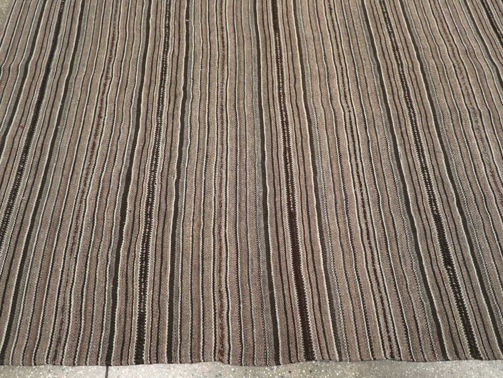 Vintage Turkish Flatweave Kilim Room Size Carpet, No.31530 - Galerie Shabab